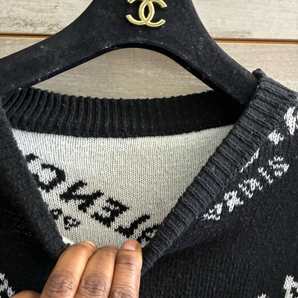 Balenciaga Oversized Sweater - Picture 13 of 17